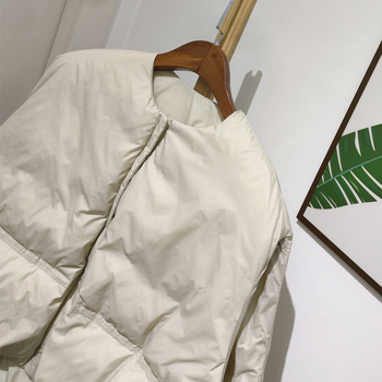 Sieviešu īsa dūnu veste ar neilona ārējo materiālu, balto pīļu dūnu pildījums, 50% dūnu, rāvējslēdzējs, apaļš kakls