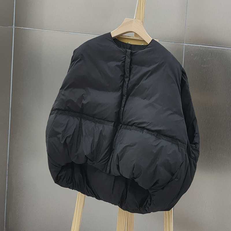 Sieviešu īsa dūnu veste ar neilona ārējo materiālu, balto pīļu dūnu pildījums, 50% dūnu, rāvējslēdzējs, apaļš kakls