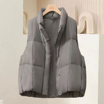 Ženski down vest – bez rukava, prednji zip, punjenje od patkinog perja, 50–55% perja, poliester materijal