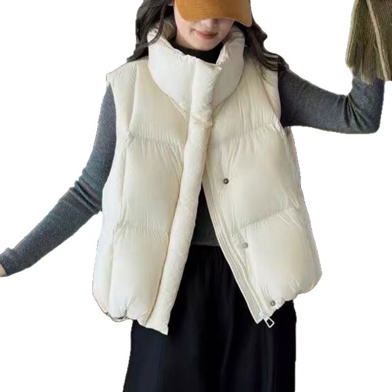 Ženski down vest – bez rukava, prednji zip, punjenje od patkinog perja, 50–55% perja, poliester materijal