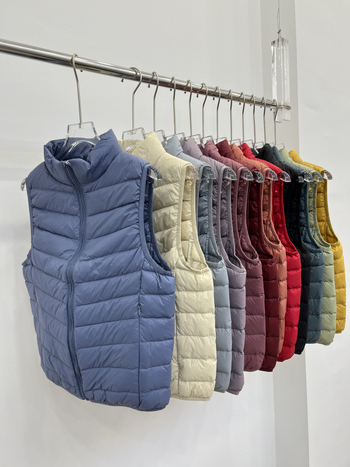 Ženski lagani down vest od najlona s kačjim perjem 86–90%, zatvarač, stojeći ovratnik