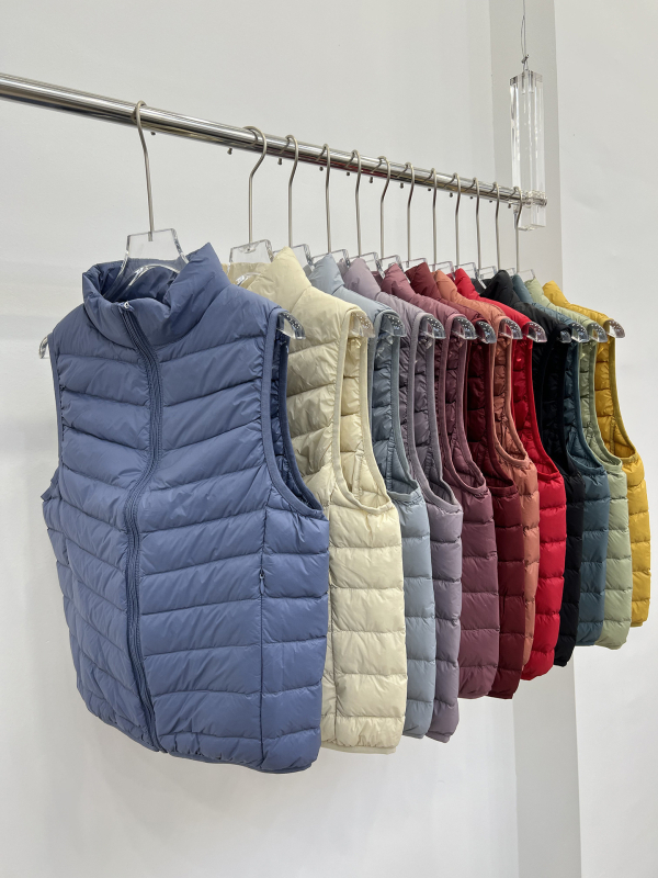 Ženski lagani down vest od najlona s kačjim perjem 86–90%, zatvarač, stojeći ovratnik