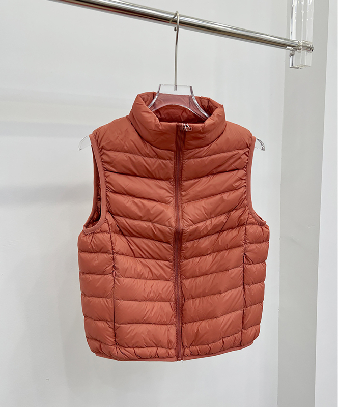 Ženski lagani down vest od najlona s kačjim perjem 86–90%, zatvarač, stojeći ovratnik