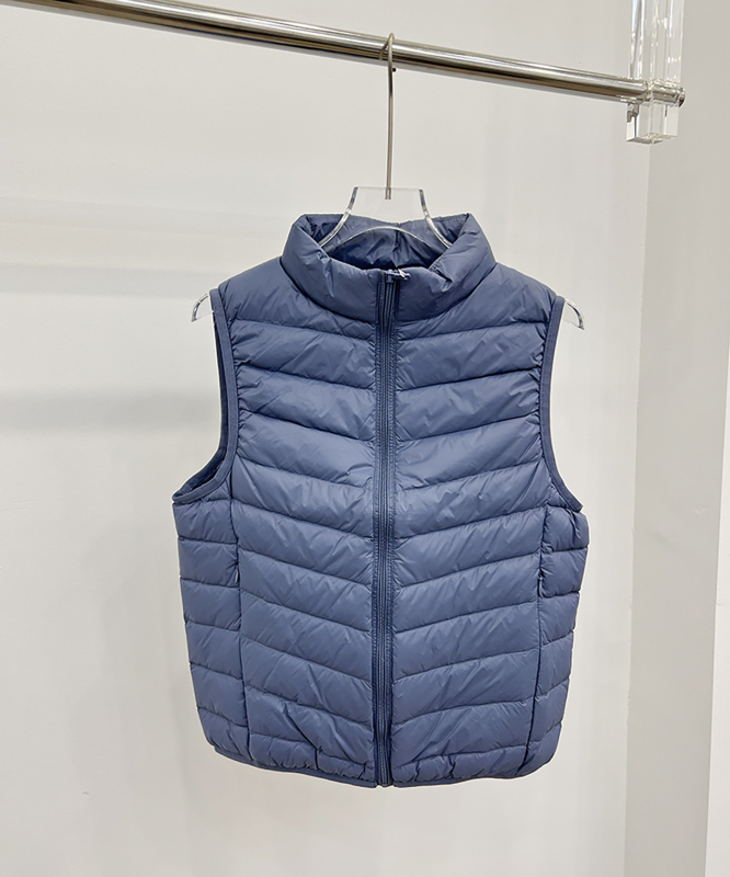Ženski lagani down vest od najlona s kačjim perjem 86–90%, zatvarač, stojeći ovratnik