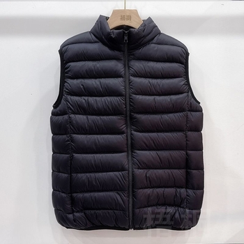 Női mellény V-nyakkal, ultra rövid hossz, gyapjú töltet, rayon anyag, egygombos záródás