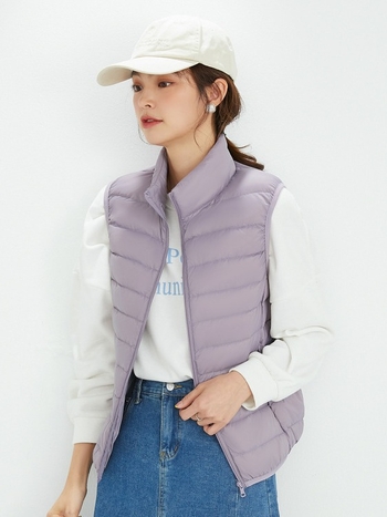 Vesta de femei cu puf, guler înalt, fermoar frontal, croială slim, material nylon exterior, umplutură din puf de rață alb