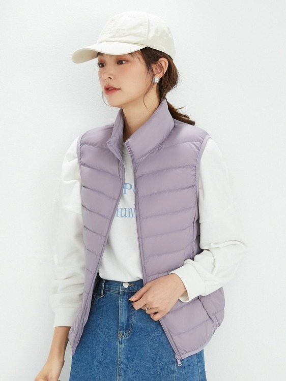 Vesta de femei cu puf, guler înalt, fermoar frontal, croială slim, material nylon exterior, umplutură din puf de rață alb