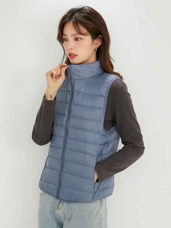 Vesta de femei cu puf, guler înalt, fermoar frontal, croială slim, material nylon exterior, umplutură din puf de rață alb