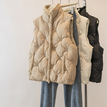 Женска лека жилетка от полиестер с яка стойка, цип, свободен крой; есенно-зимно външно облекло; пълнеж: полиестер и памук