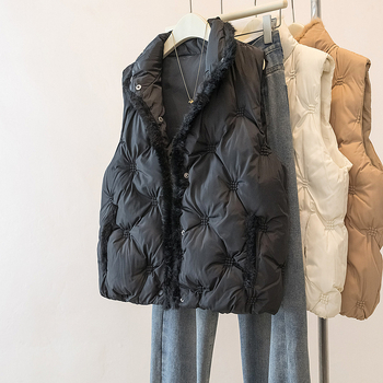 Женска лека жилетка от полиестер с яка стойка, цип, свободен крой; есенно-зимно външно облекло; пълнеж: полиестер и памук