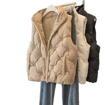 Женска лека жилетка от полиестер с яка стойка, цип, свободен крой; есенно-зимно външно облекло; пълнеж: полиестер и памук