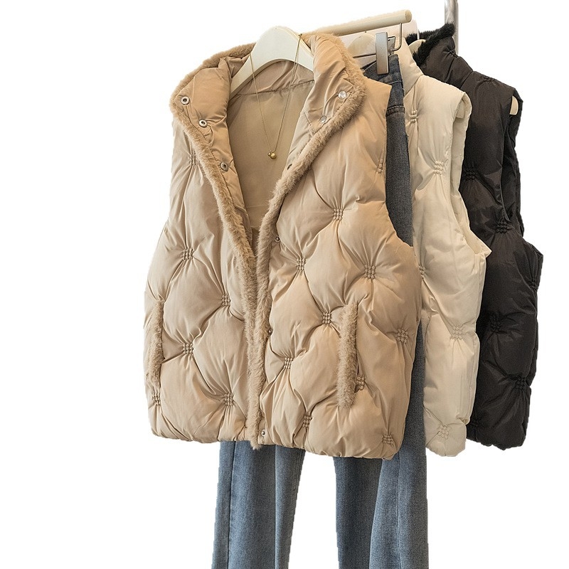 Женска лека жилетка от полиестер с яка стойка, цип, свободен крой; есенно-зимно външно облекло; пълнеж: полиестер и памук