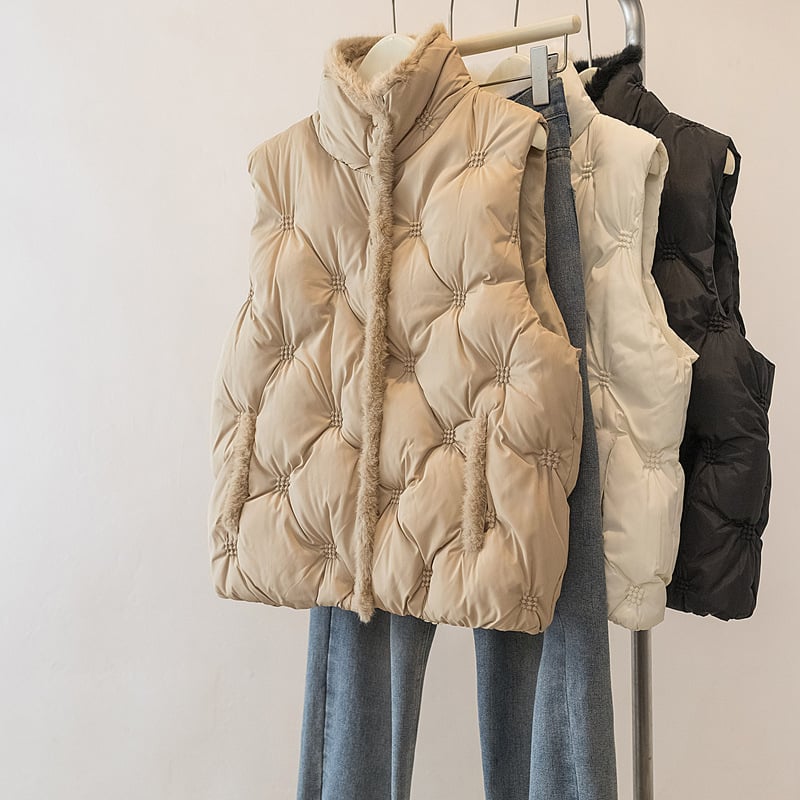 Женска лека жилетка от полиестер с яка стойка, цип, свободен крой; есенно-зимно външно облекло; пълнеж: полиестер и памук