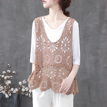 Moteriška medvilninė cape stiliaus liemenė su kapoko įdaru, rombo modelis, apvali kaklų, be rankovių, megztinio stilius, pavasaris 2025