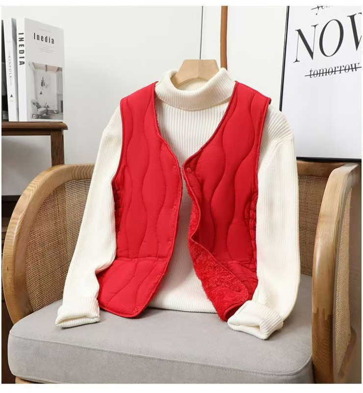 Női rövid quiltelt mellény V-nyakkal, egygombos záródás, egyszínű minta; Fő anyag: rayon ≥95%; Kitöltő: poliészter rost; Külső anyag: poliészter