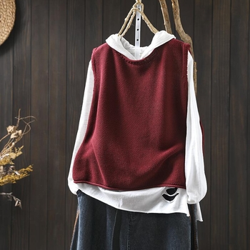 Női kötött ujjatlan mellény kerek nyakkal, lazább szabás, egy soros záródás, fő anyag 95% poliészter, töltet poliester, ősz 2025, városi stílus