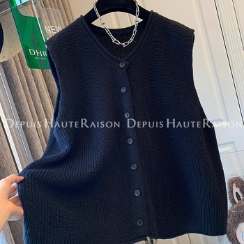 Női kötött kardigán gombos mellénnyel rétegzett megjelenés, kerek nyakú, 2025 ősz, japán-koreai mindennapi stílus, elasztán tartalmú kötött anyag