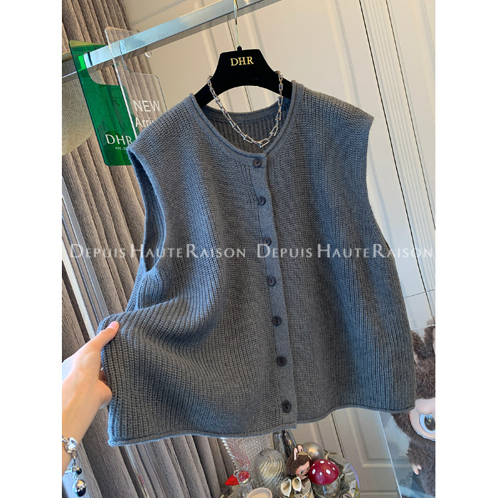 Női kötött kardigán gombos mellénnyel rétegzett megjelenés, kerek nyakú, 2025 ősz, japán-koreai mindennapi stílus, elasztán tartalmú kötött anyag