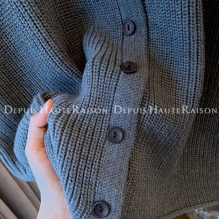 Női kötött kardigán gombos mellénnyel rétegzett megjelenés, kerek nyakú, 2025 ősz, japán-koreai mindennapi stílus, elasztán tartalmú kötött anyag