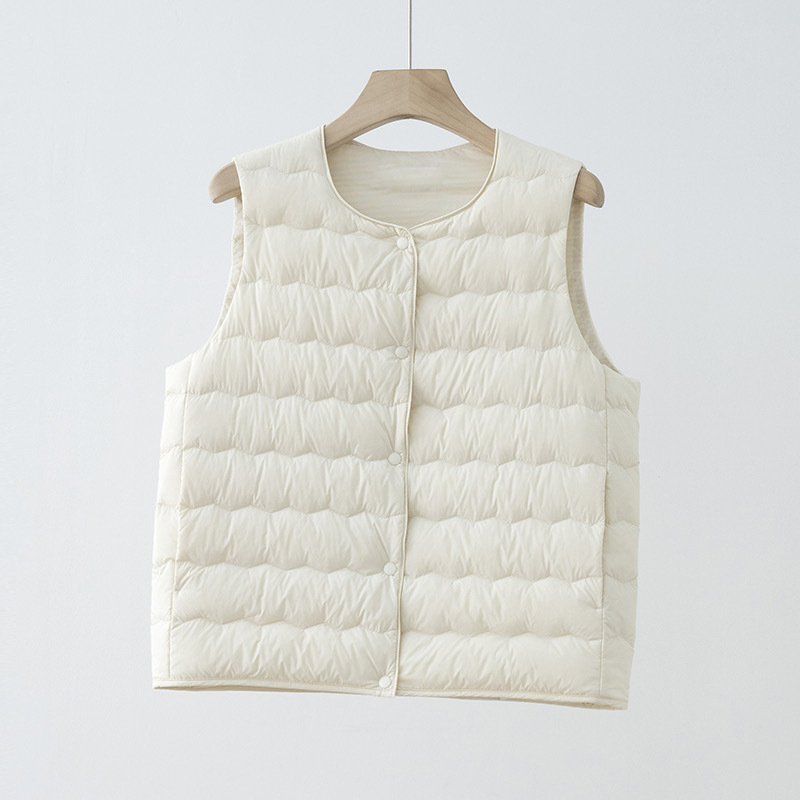 Sievietes pūkvēste bez apkakles, bez piedurknēm, neilona ārējais materiāls, pildījums: baltais pīļu pūks, garums 50–65 cm