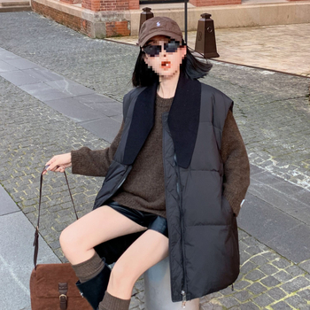 Ženska vesta s perjem, V-izrez, ultra kratka duljina, punilo od patkanog pera, stil kraljevske sestre