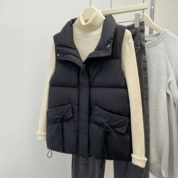 Женски елек от полиестер, поло яка, дължина редовна 50-65 см, закопчаване с цип