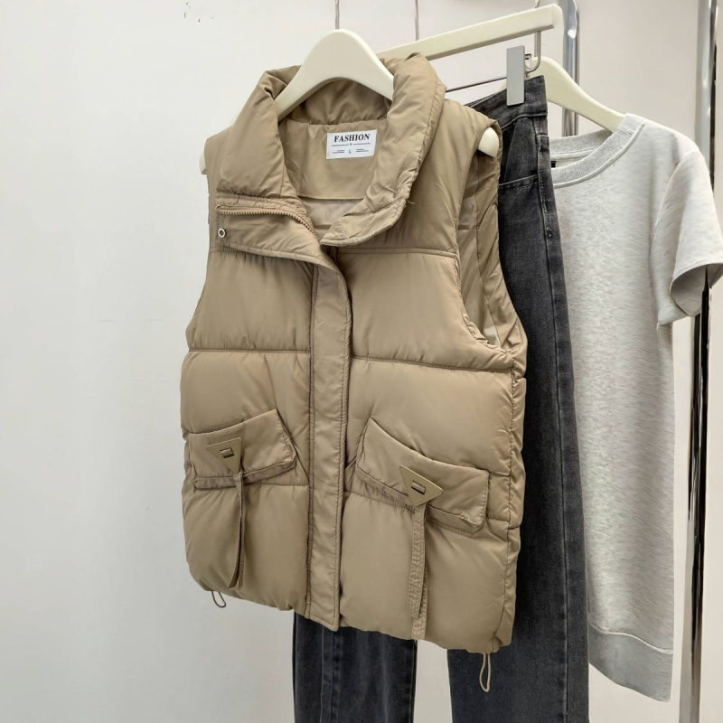 Женски елек от полиестер, поло яка, дължина редовна 50-65 см, закопчаване с цип