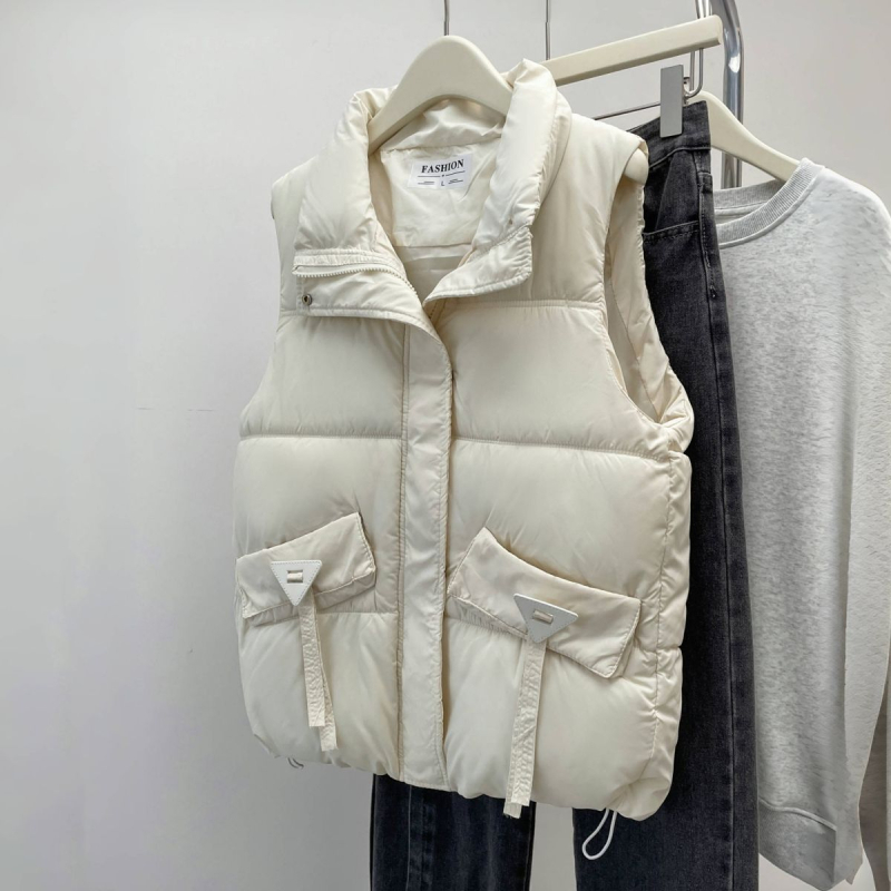 Женски елек от полиестер, поло яка, дължина редовна 50-65 см, закопчаване с цип