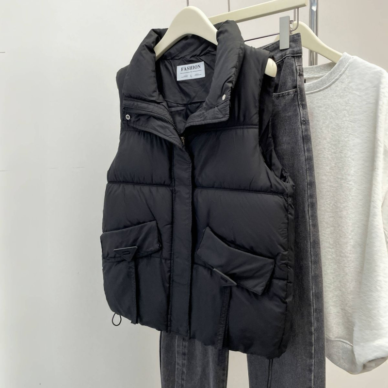 Женски елек от полиестер, поло яка, дължина редовна 50-65 см, закопчаване с цип