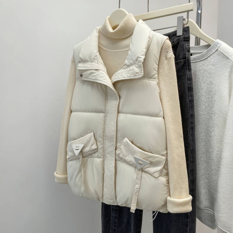 Женски елек от полиестер, поло яка, дължина редовна 50-65 см, закопчаване с цип