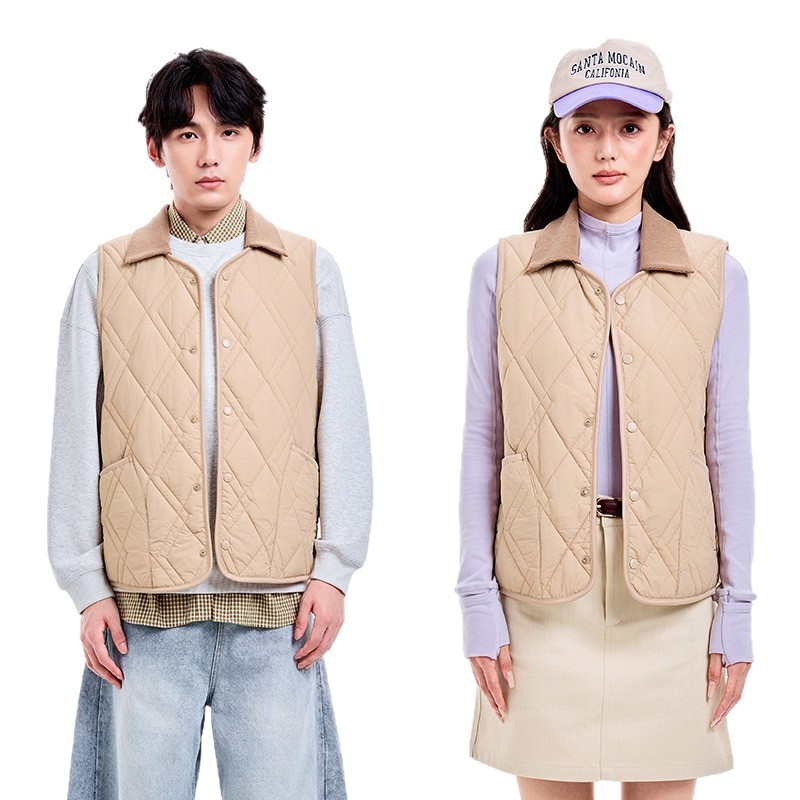 Vestă-cardigan cu model geometric, material principal 95% nylon, umplutură din lână de oaie, guler rotund, croială lejeră