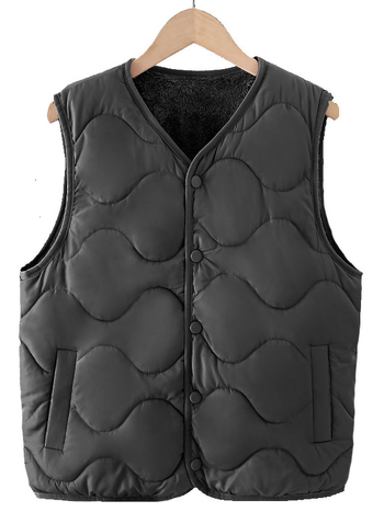 V-nyakú mellény, rövid fazon (40–50 cm hosszú), poliészter anyagú töltet poliészter-pamut, laza kardigán stílus