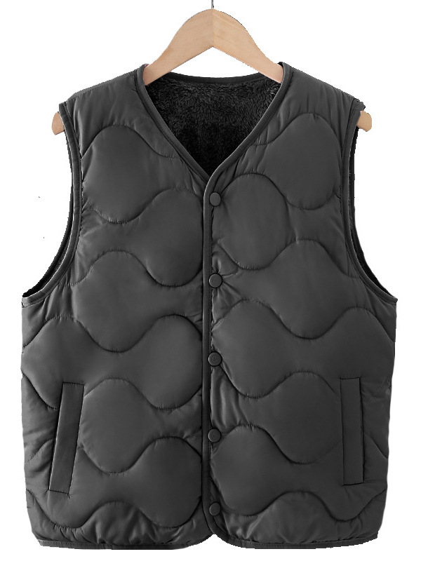 V-nyakú mellény, rövid fazon (40–50 cm hosszú), poliészter anyagú töltet poliészter-pamut, laza kardigán stílus