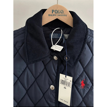 Vesta s rombnim uzorkom, vanjski materijal preko 95% poliester, punilo od poliester vlakana, polo ovratnik