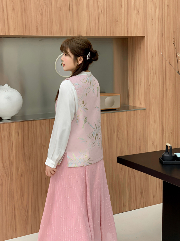 Женска жилетка-риза с жакардова брокатова шарка и флорален мотив, U-образно деколте, 70-80% полиестер, кардиган стил