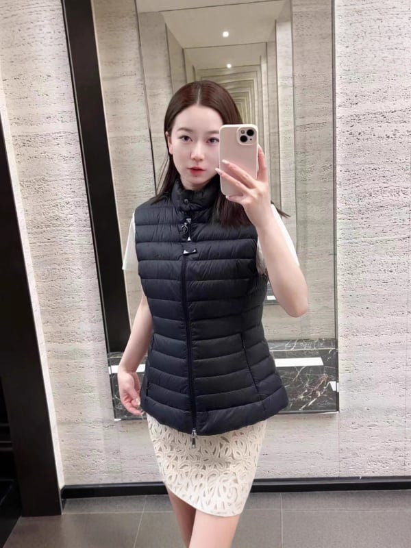 Пухена жилетка с найлонова материя, 86–90% пух от бяла патка, Слим фит