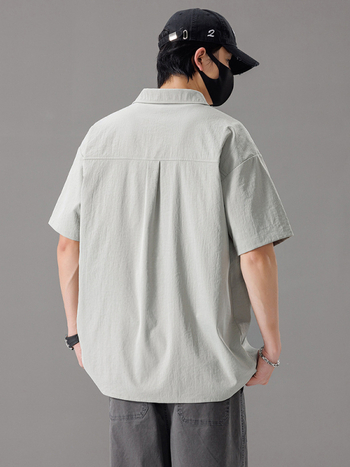 Pánska letná košeľa v japonskom štýle, úzky strih, golier s piatimi bodmi, detail vrecka