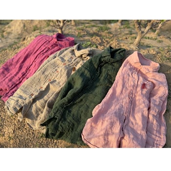 Cămașă din in, spălată prin procesul de garment-washing, croială lejeră, lungime scurtă 40–50 cm, guler rever