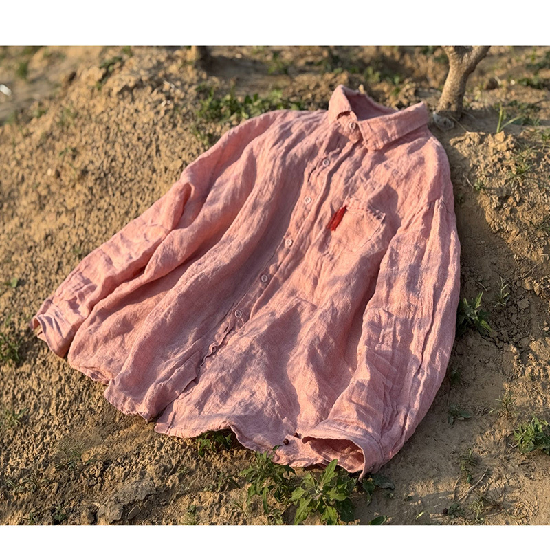 Cămașă din in, spălată prin procesul de garment-washing, croială lejeră, lungime scurtă 40–50 cm, guler rever