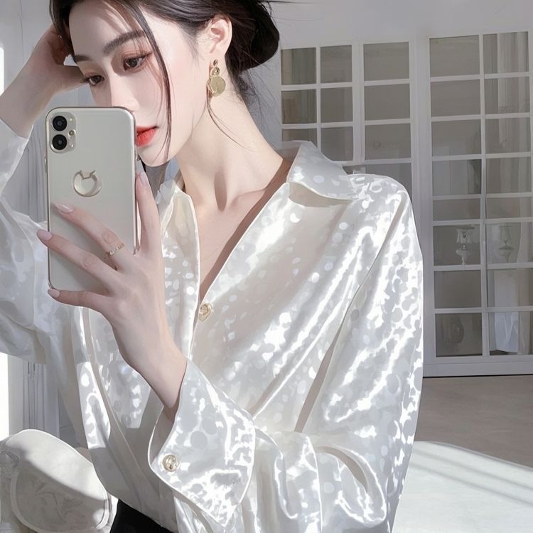 Cămașă satinată pentru femei cu mâneci lungi, imprimeu cu puncte în valuri, guler polo, croială relaxată, poliester