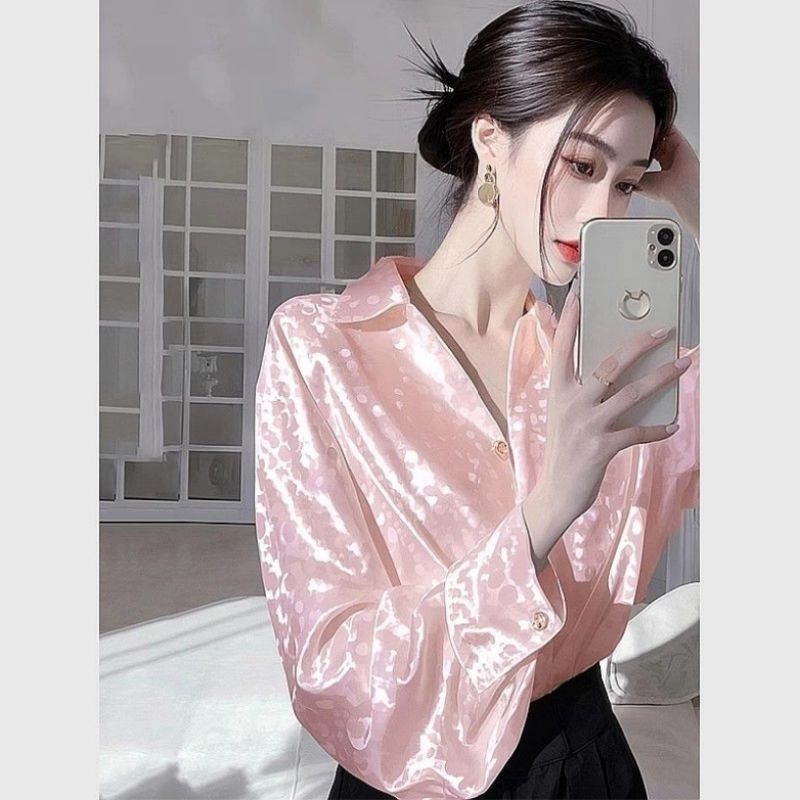 Cămașă satinată pentru femei cu mâneci lungi, imprimeu cu puncte în valuri, guler polo, croială relaxată, poliester