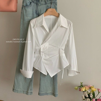 Полиестерна риза с тесен силует, поло яка и ръкави принцеси