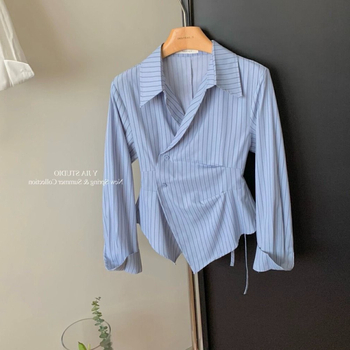 Полиестерна риза с тесен силует, поло яка и ръкави принцеси