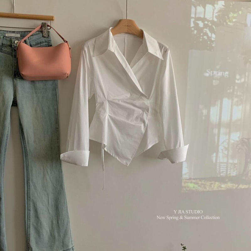 Полиестерна риза с тесен силует, поло яка и ръкави принцеси