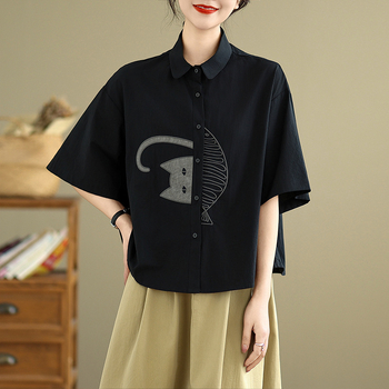 Ing 100% pamutból, egyszínű, hímzés és applikációk részletekkel, bő szabás, rövid ujjú