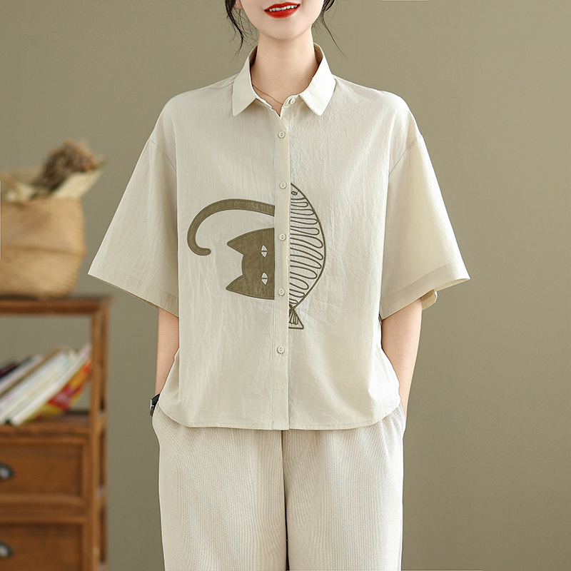 Ing 100% pamutból, egyszínű, hímzés és applikációk részletekkel, bő szabás, rövid ujjú