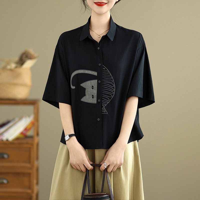 Ing 100% pamutból, egyszínű, hímzés és applikációk részletekkel, bő szabás, rövid ujjú