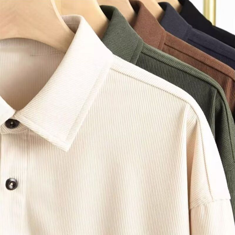 Cămașă de bărbați din corduroy, mâneci lungi, guler pătrat, țesătură groasă, buzunare și broderie