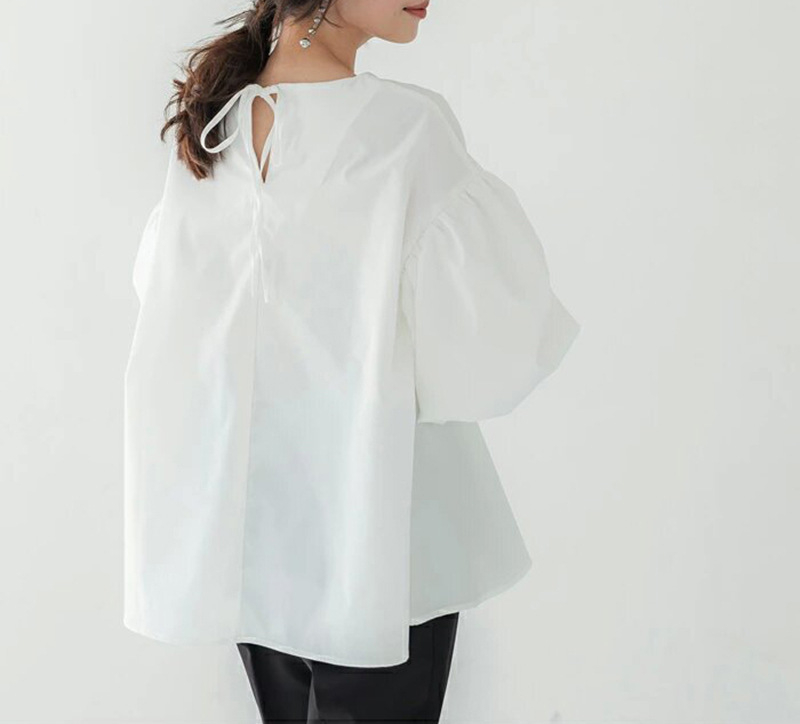 Риза свободна кройка, памук-полиестер, ръкав тип фенер, кръгло деколте, средна дължина 65–80 см