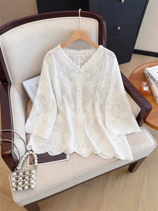 Csipés hímzett kötött kardigán V-nyakkal, 3/4-es ujjú, laza szabás, pamut-lin keverék anyag, geometrikus minták